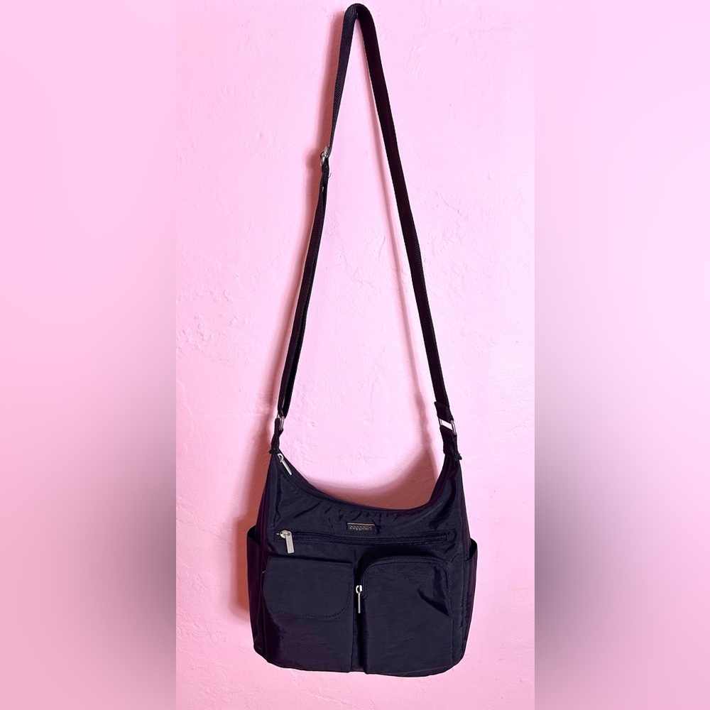 Black Baggallini Crossbody Bag, Great Travel Bag, Excellent Condition - Picture 3 of 13